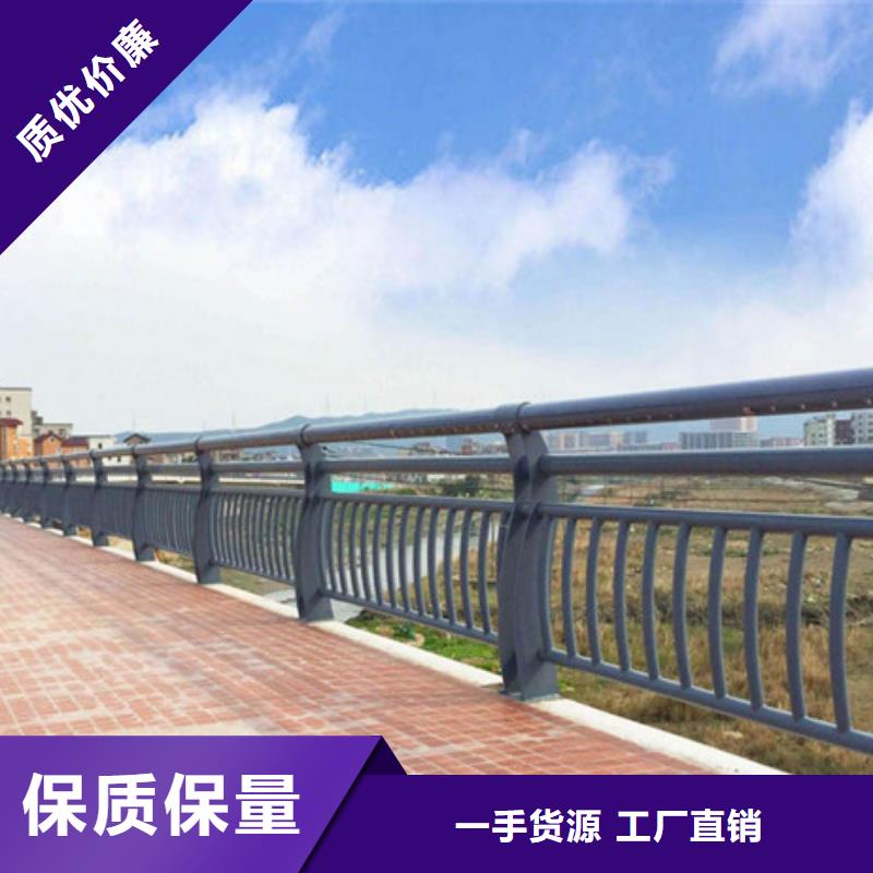 道路隔离栏杆色彩亮丽