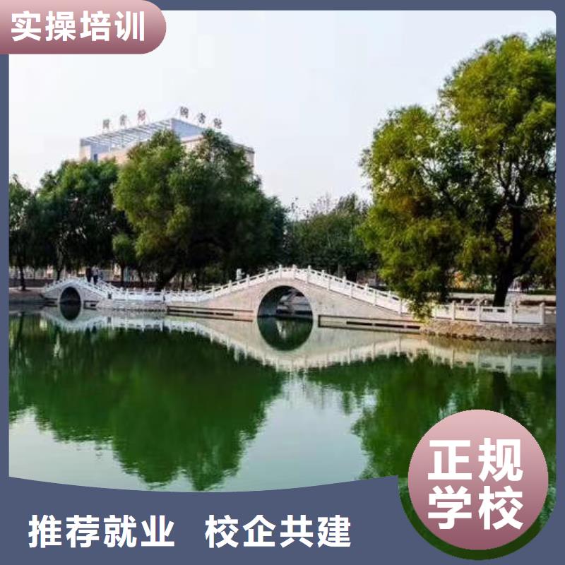 博野挖掘机速成班学费多少钱虎振学校怎么样