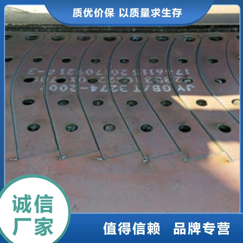 道路隔离栏杆不锈钢碳素钢复合管护栏厂家现货齐全售后无忧